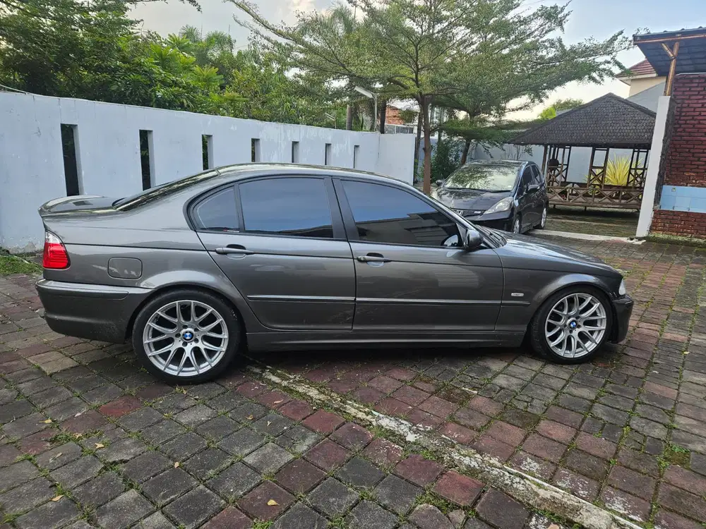 BMW 318i 2001 Bensin