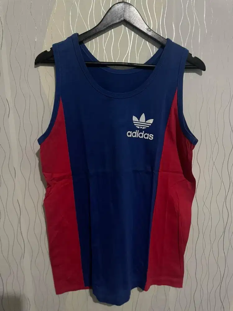adidas red blue size M