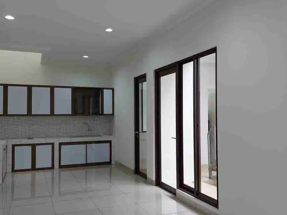 Summarecon Bandung Cluster Btari Disewa Rumah 4+1 Kamar Tidur