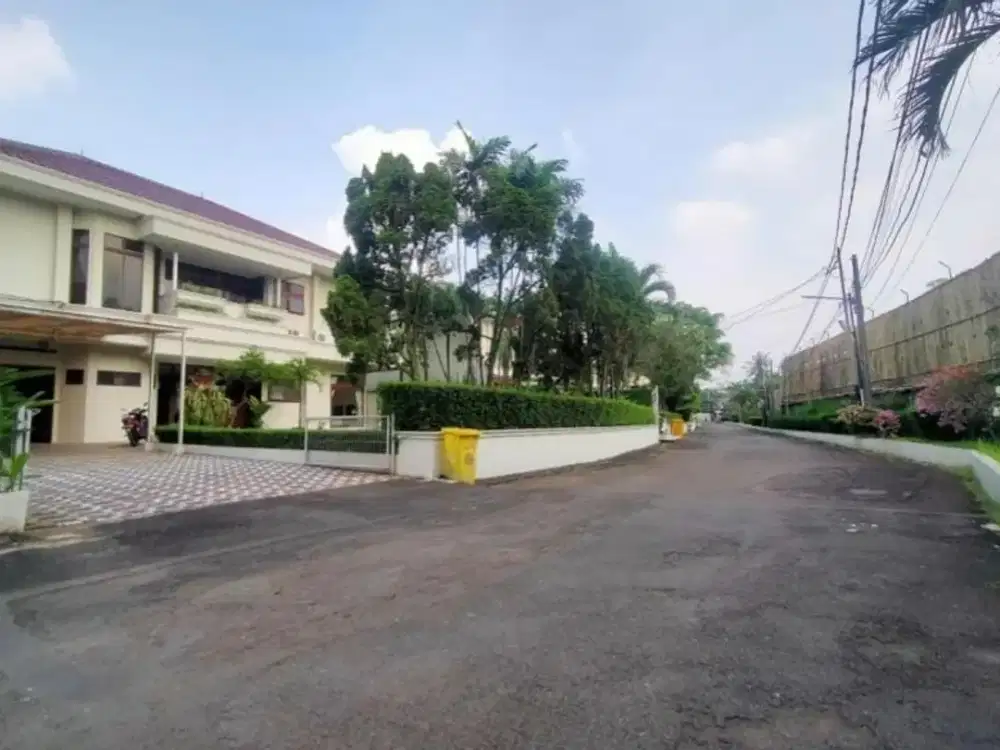 Disewakan Rumah murah Townhouse premium bisa kantor Tb Simatupang Jakarta Selatan