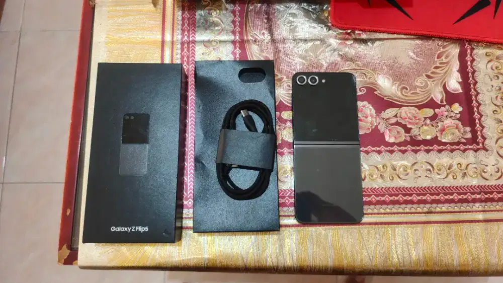 Samsung z flip 5 (512GB)