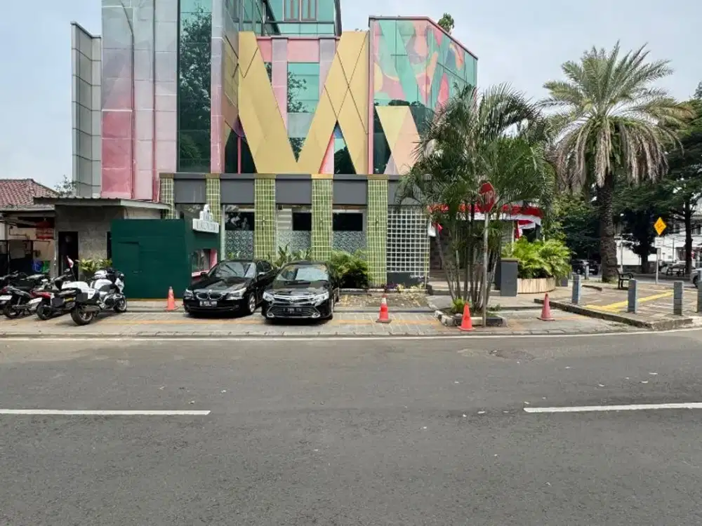 Disewakan gedung usaha komersial di senopati jakarta selatan sisa 1 lantai