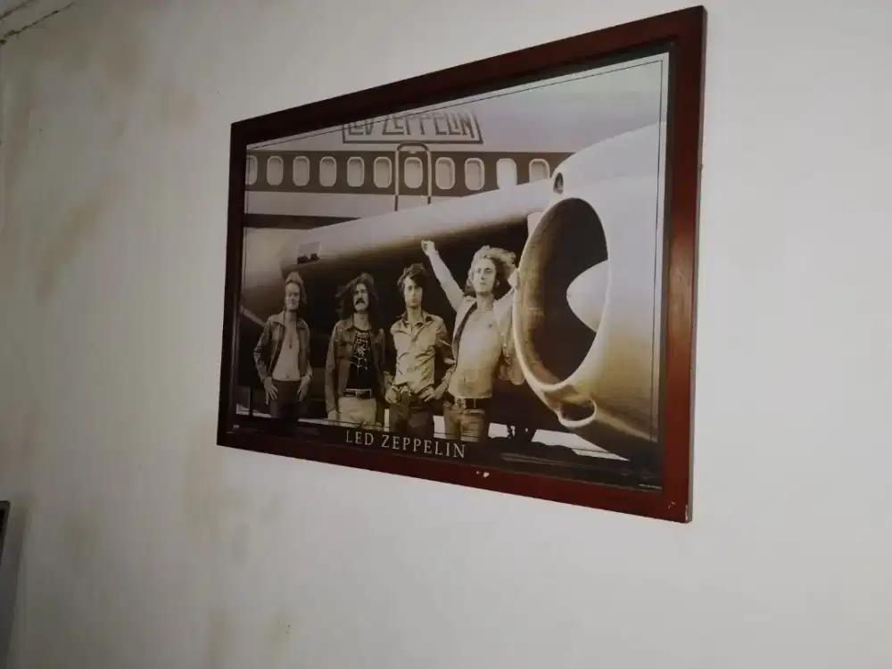 Poster-frame authentic Led Zeppelin Airplane Image By Bob Gruen 22x34