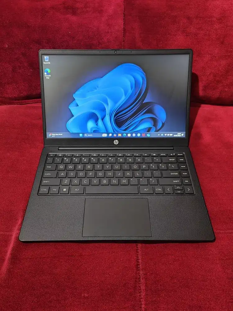 Laptop HP 14 ep0090TU Core i3-N305 Gen 13 / 8GB / 256GB / Layar FHD