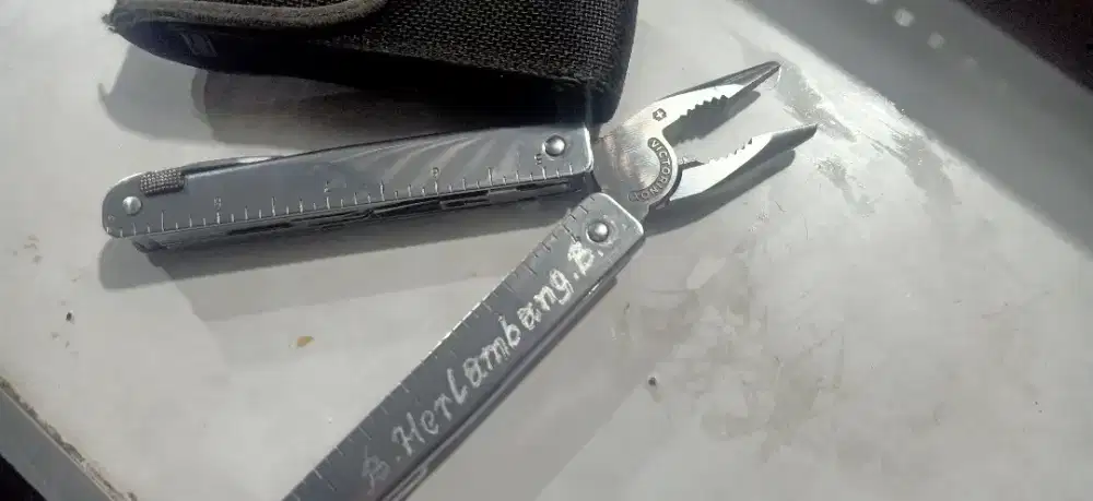 Pisau multi tools victorynox swiss