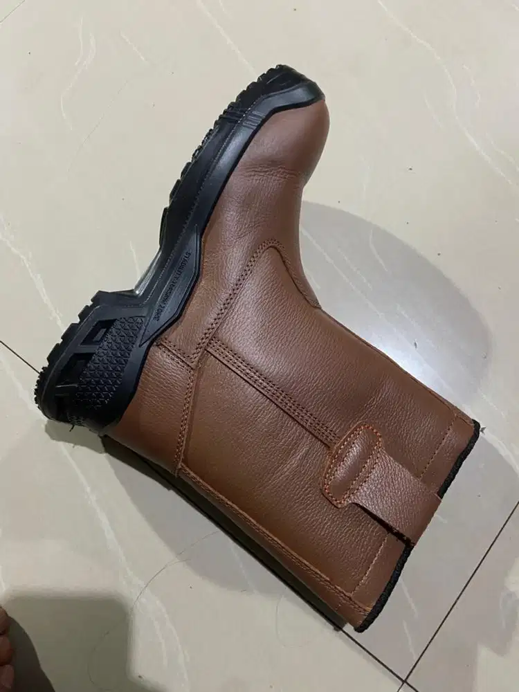 Sepatu Safety Proyek