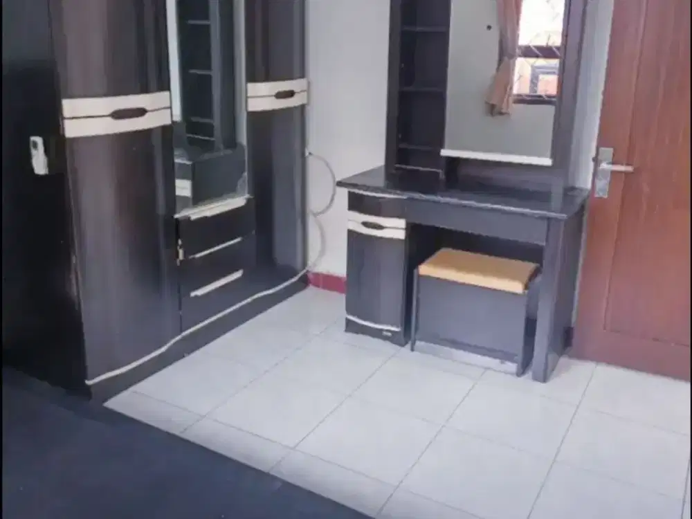 Disewakan Murah Rumah 2 Lantai Tengah Kota Di Kembar BKR dkt Buah Batu