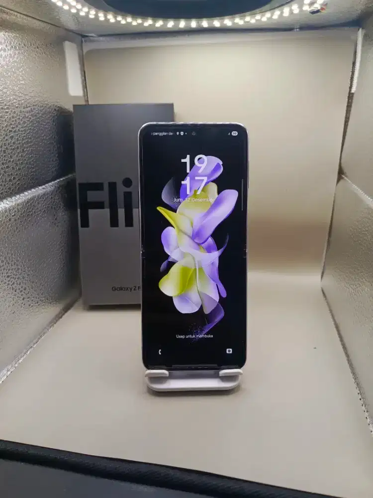 SAMSUNG Z FLIP 4 5G RAM 8/256GB ORIGINAL SEIN

TAMPILAN MEWAH SAMSUNG