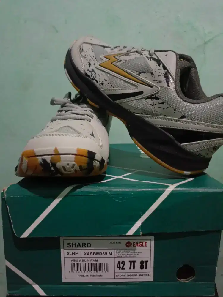 Sepatu Eagle Shard