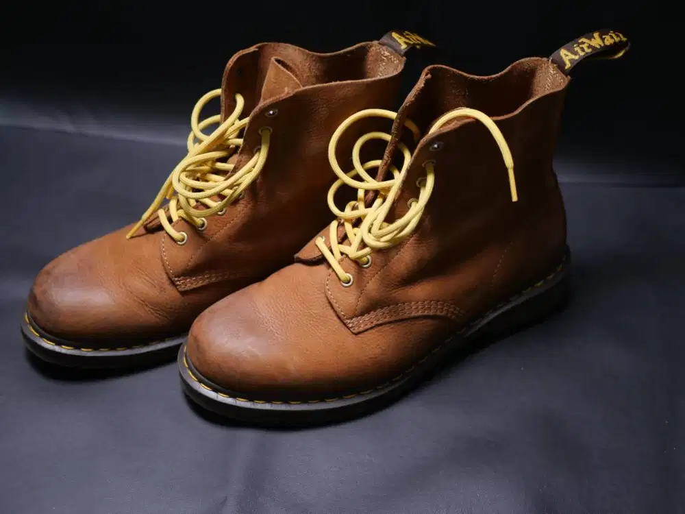 Preloved Dr. Martens, Vans, Nike