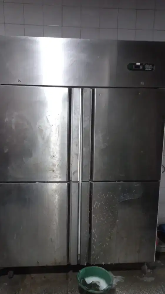 UPRIGHT CHILLER SECOND GEA 4 PINTU