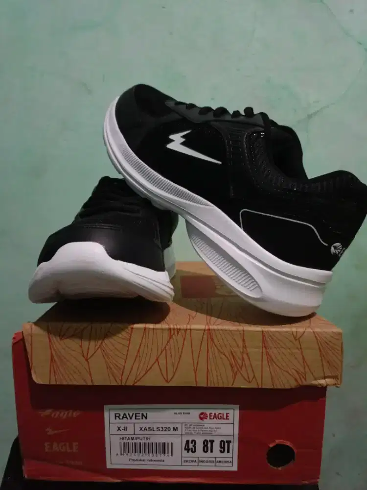 Sepatu Eagle Raven