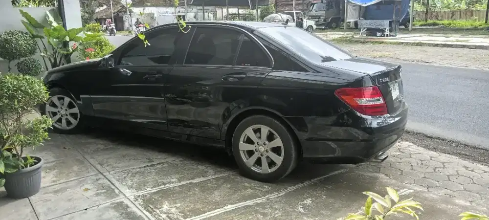 Mobil mewah harga murah. Minus pajek mati. Audii mrnggelegar