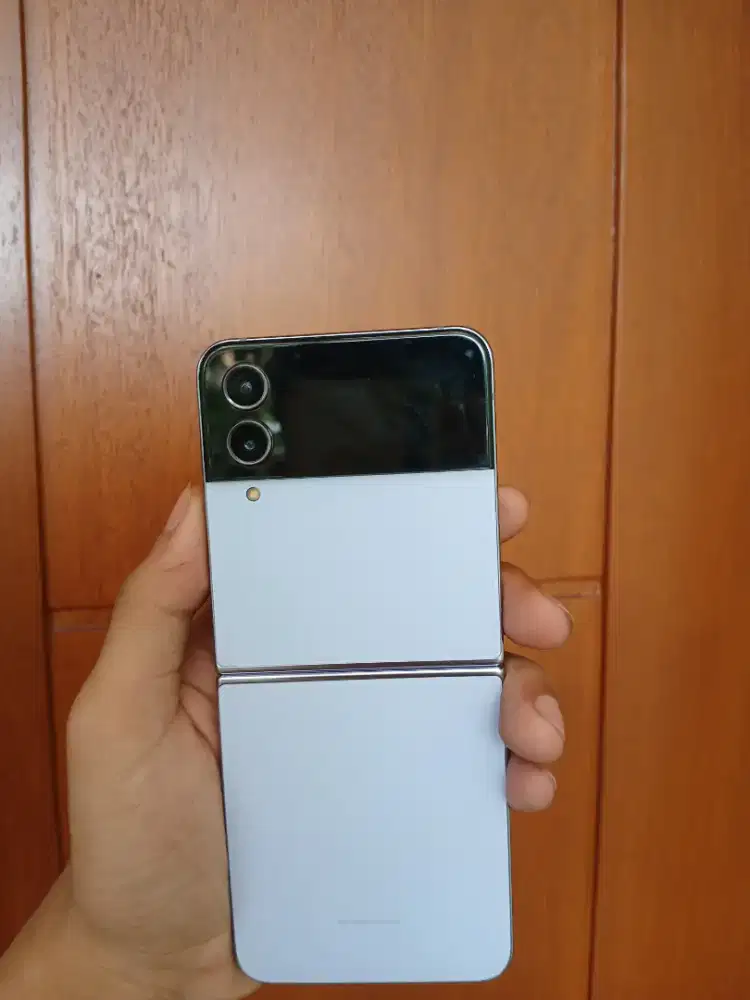 Samsung z flip 4 5g normal pakaian