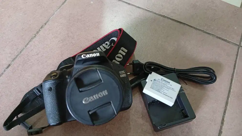 Dijual kamera CANON EOS 600D + Lensa 18-55mm