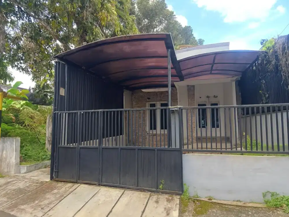 Rumah Asri Bebas Polusi Dekat Warung Tengkleng Gajah