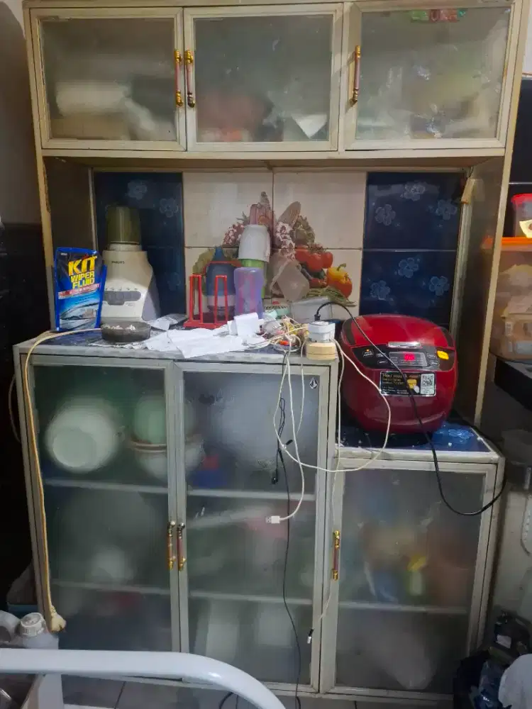 Lemari piring ukuran besar