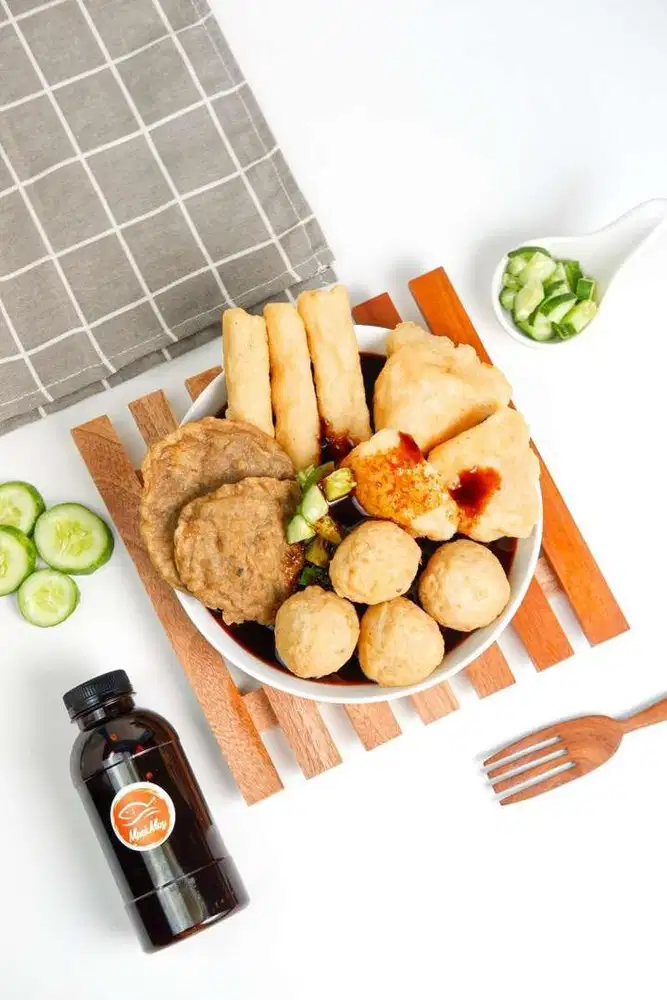 butuh tenaga membentuk pempek