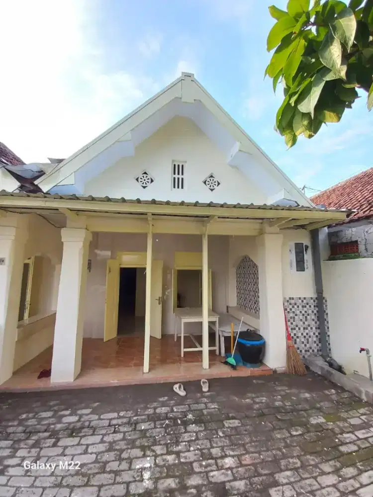 Dikontrak/disewakan tersedia 2 rumah (baru selesai di renovasi)