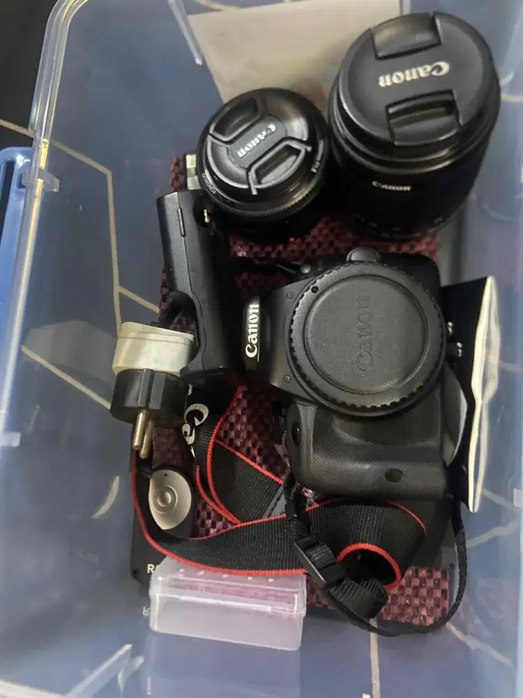 Canon EOS 100D Paket Komplit 2 Lensa (Bokeh & Kit) - Mulus Siap Pakai!