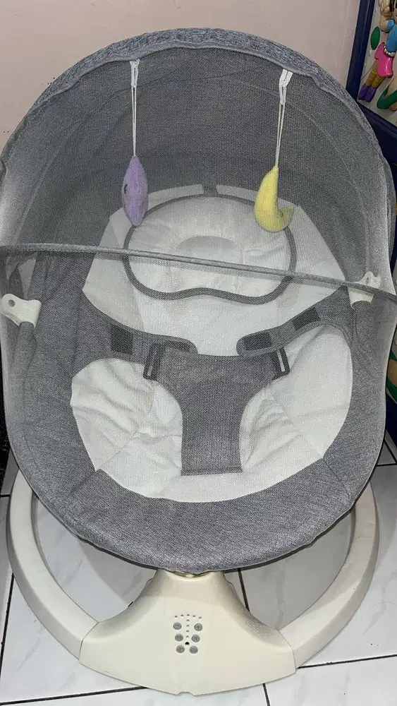 Bouncer / Ayunan Bayi