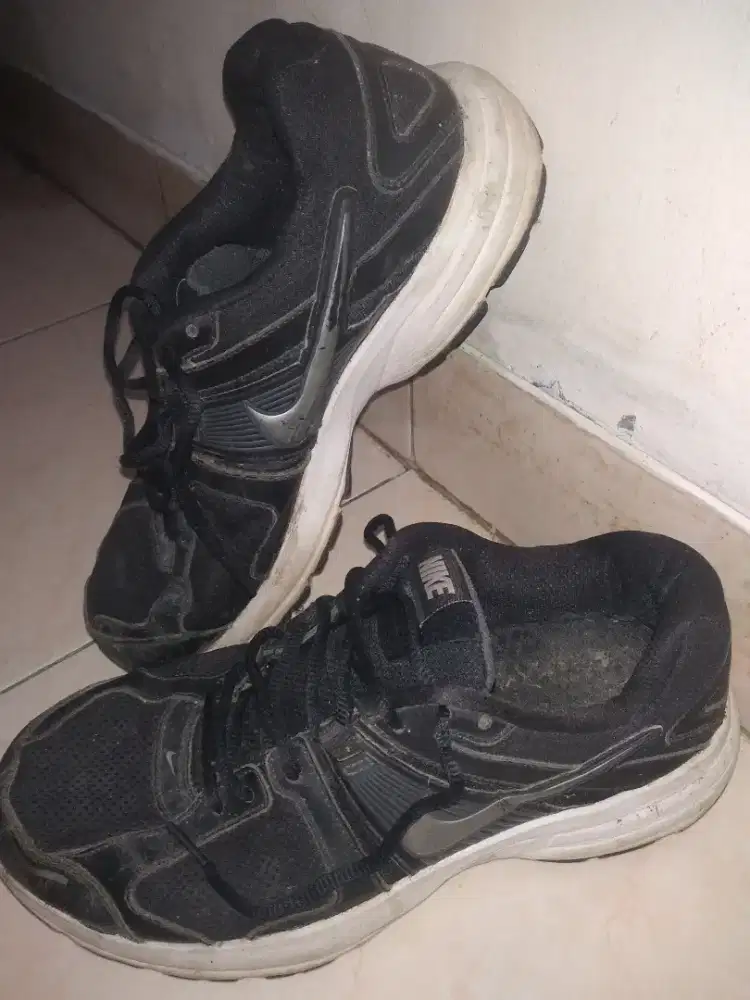 Nike Dart 10 Running Shoes Size 42