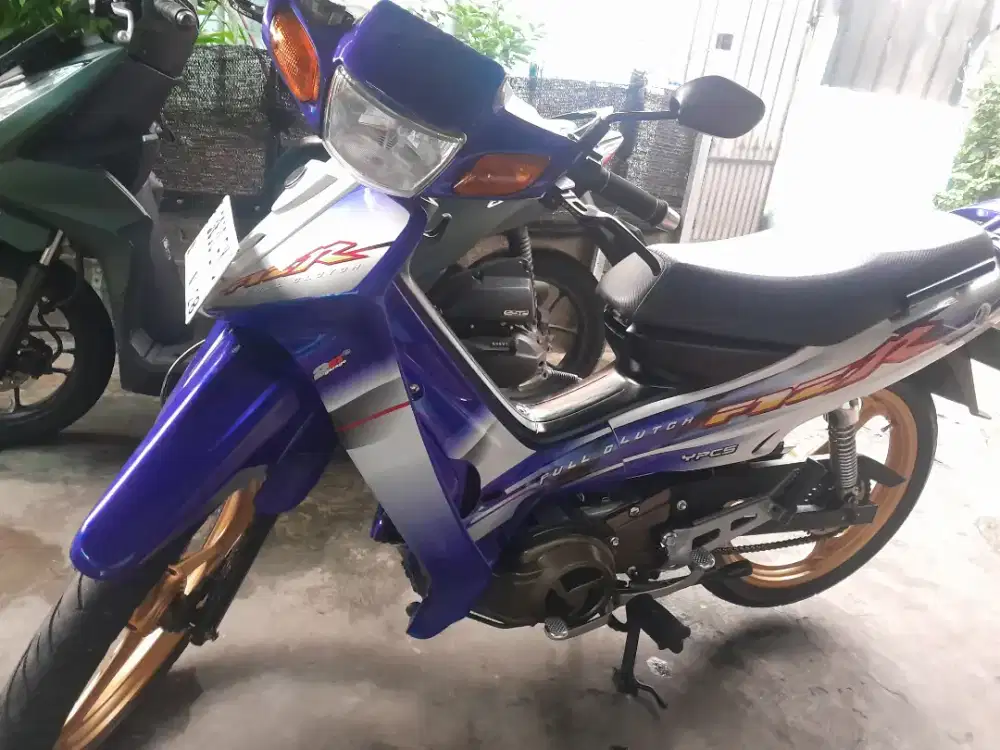 Yamaha f1zr  full cluth 2003