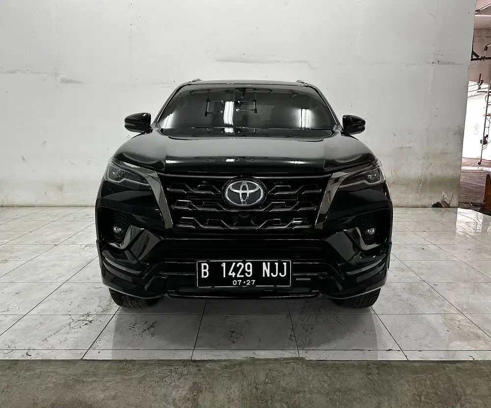 ( 20rb km) Fortuner GR 2.8 Diesel 2022 Full Ori Seperti Baru