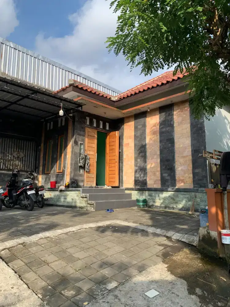 RUMAH SIAP HUNI BARAT KAMPUS UPY SONOPAKIS LINGKUNGAN PERUMAHAN