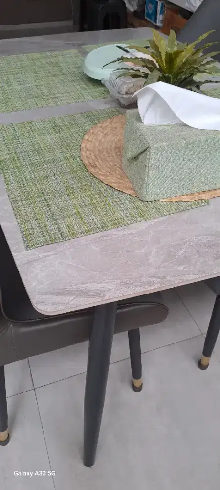 MEJA MAKAN SET 4 KURSI