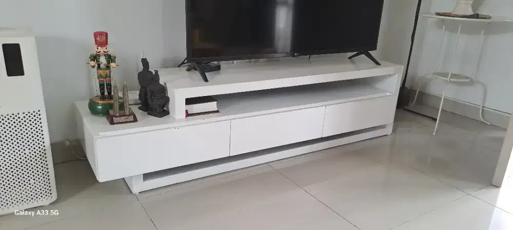 TV CABINET THE LINE