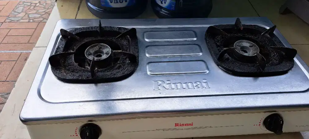 Kompor 2 Tungku Rinnai RI-602E berfungsi sangat baik, bersih.