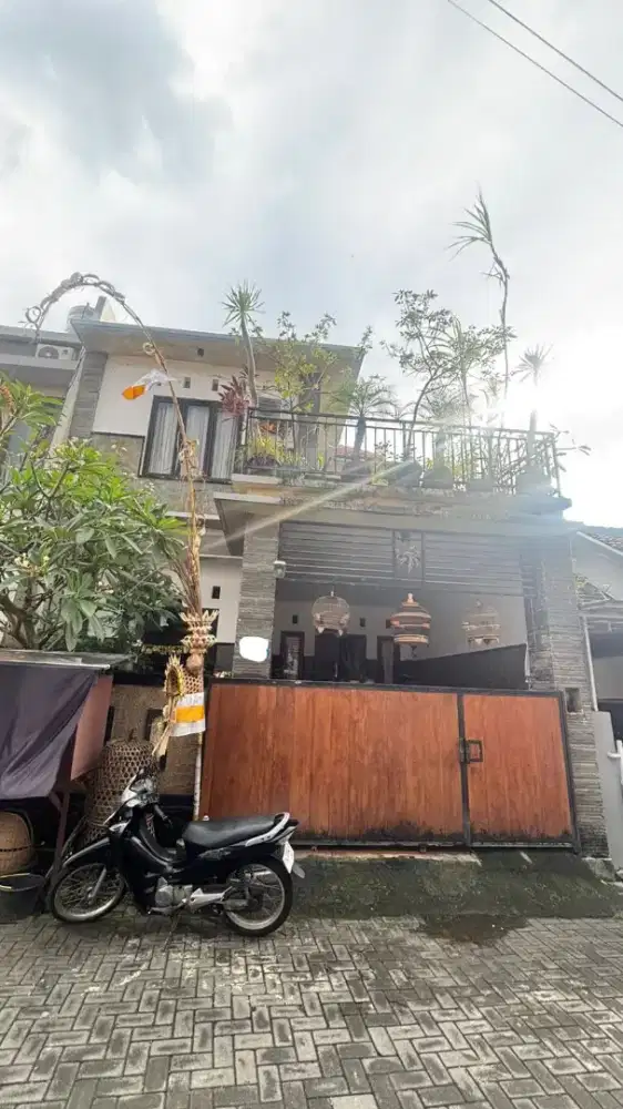 Jual rumah lantai 2 di Jl Muding Kerobokan Badung Bali