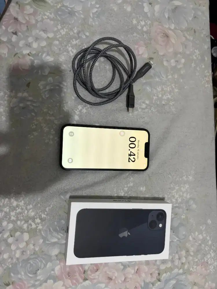 iPhone 13 256 GB Warna Midnight iBox