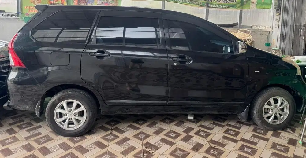 DIJUAL CEPAT AVANZA 2013 HITAM