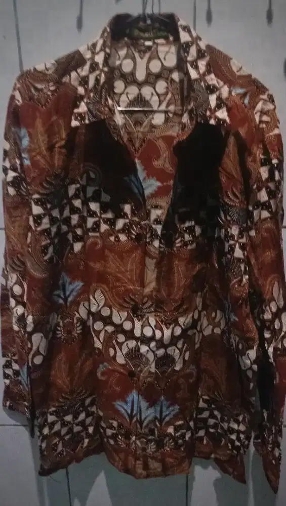 Batik bermotif coklat
