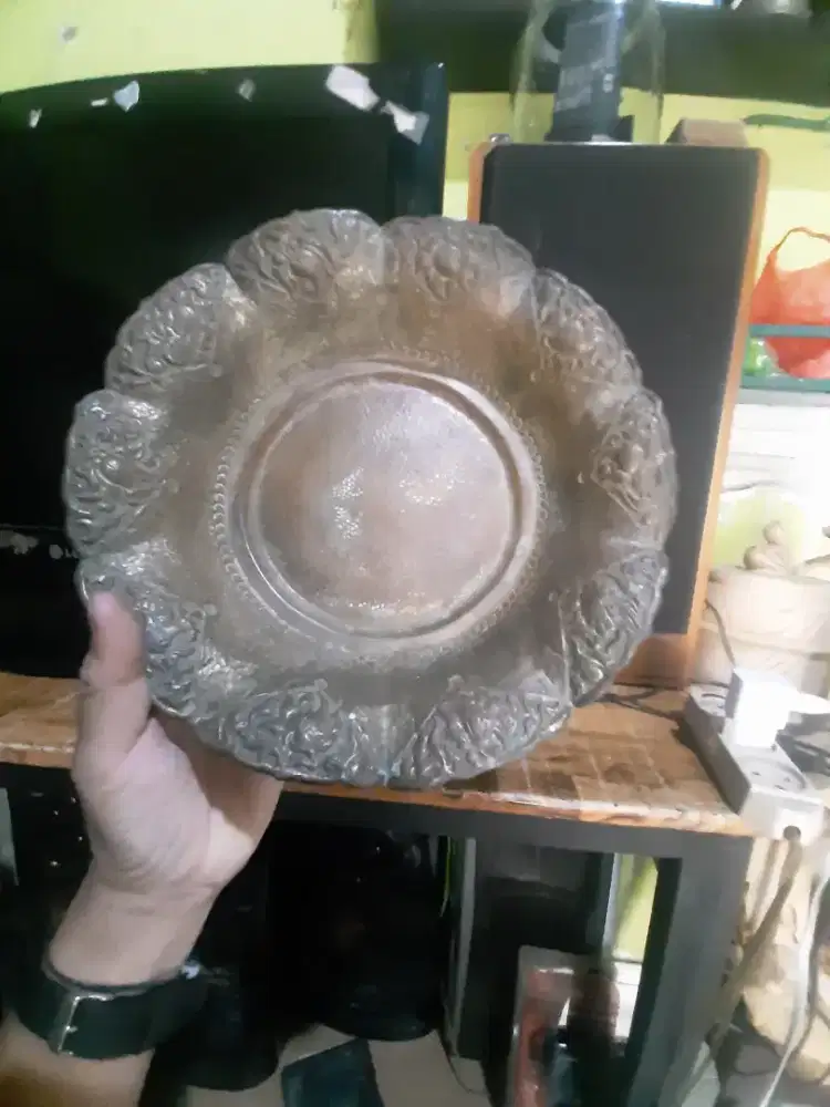 Tempat buah kuno kuningan