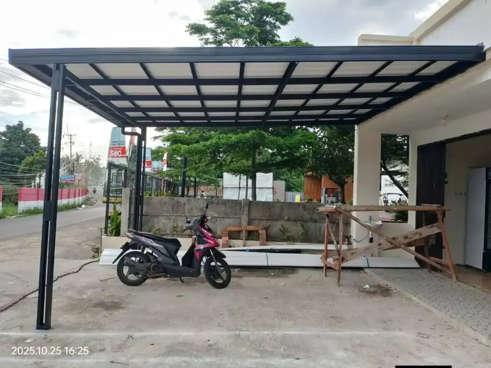 Kanopi baja ringan dan garasi