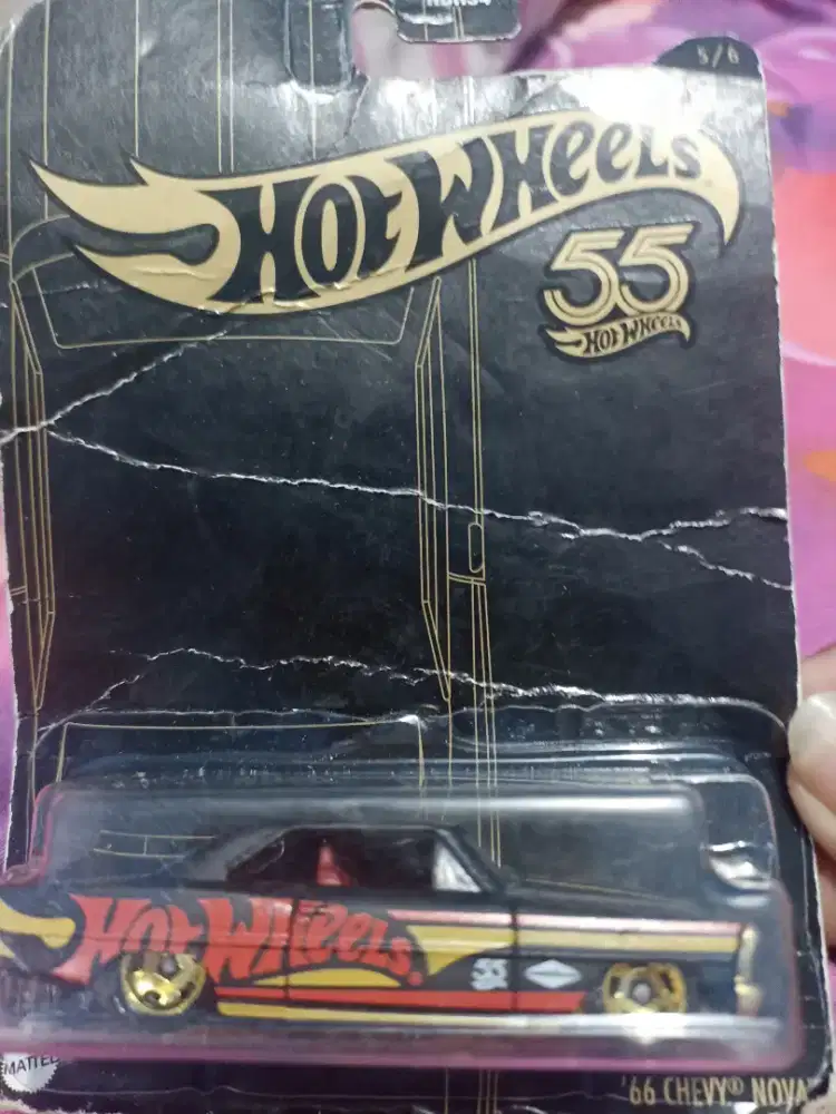 Hot Wheels '66 Chevy Nova dari Seri Ulang Tahun ke-55 Pearl and Chrome