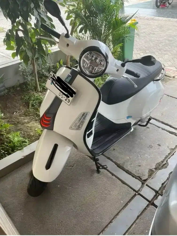 Jual Vespa GTS keyless 150 super sport sangat mulus & istimewa