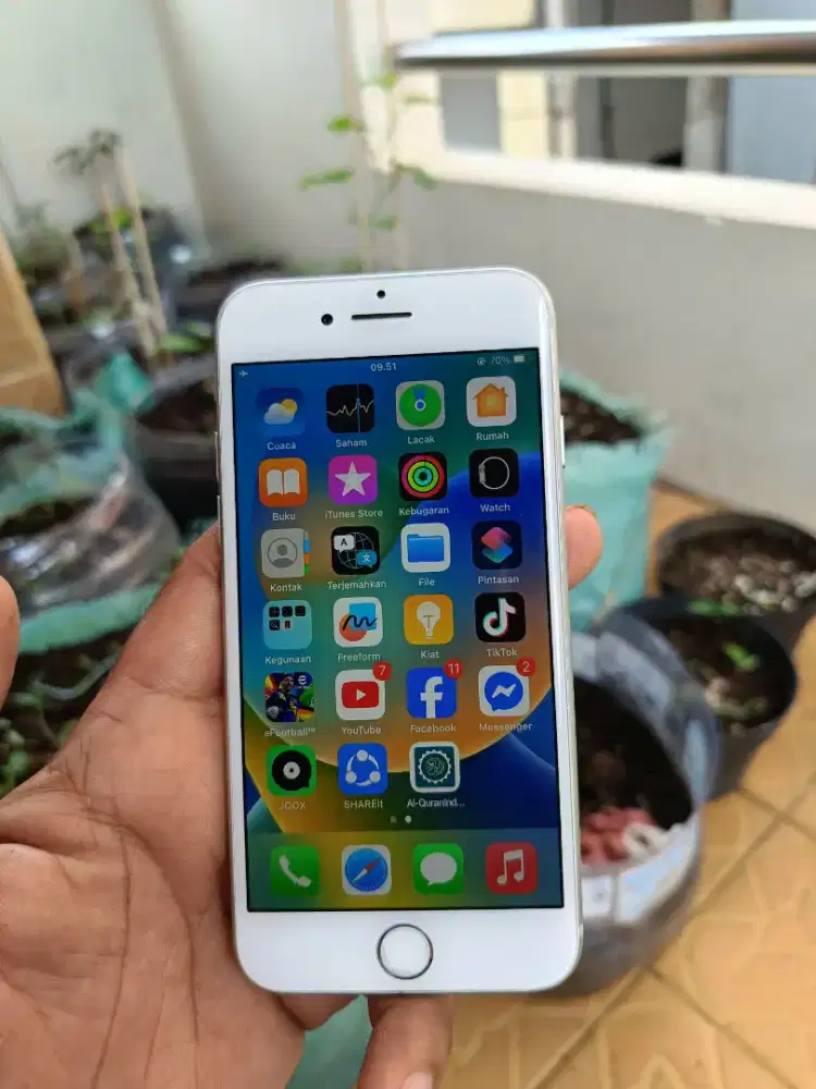 iPhone 8 64GB Silver Mulus Lengkap