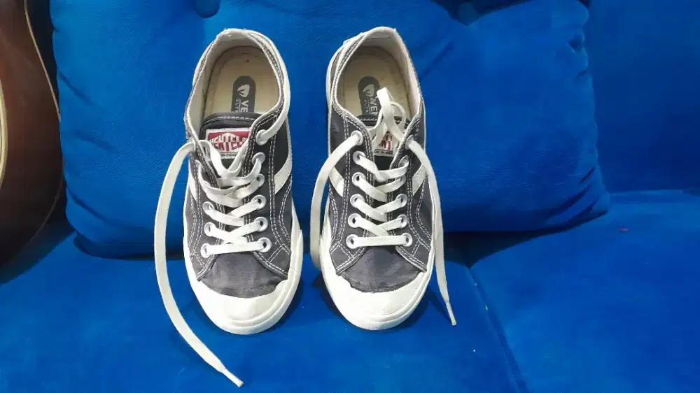 Jual sepatu Sneakers kasual Ventela no. 36 ori