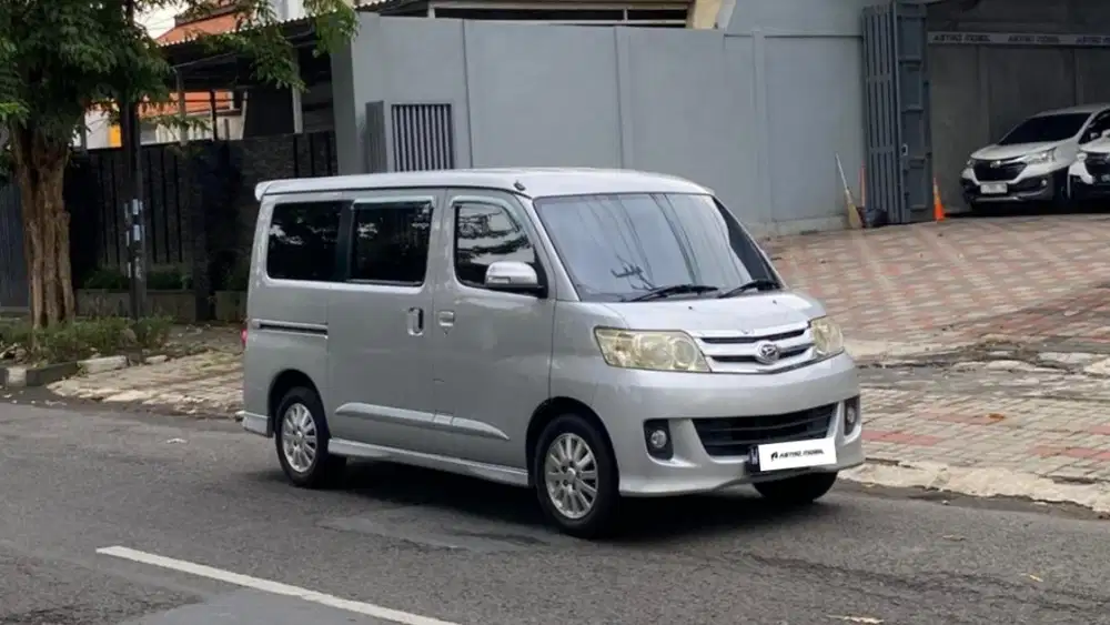 LUXIO 2012 / 2011 Manual Silver Bagus Murah Kredit Bekas Surabaya Tgn1