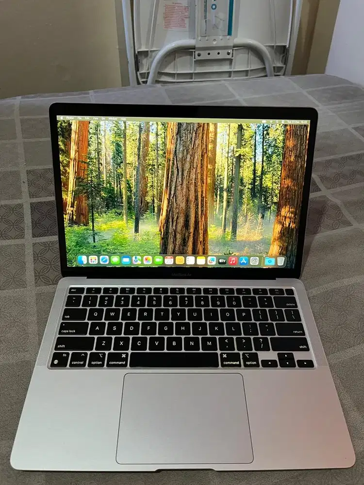 Macbook Air 8/512 GB Silver Pemakaian Pribadi