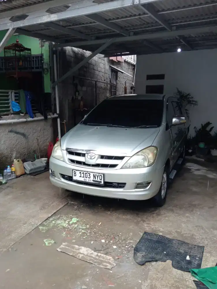 Jual Toyota kijang Innova v at 2005 mulus pjk 2027 aman lakban