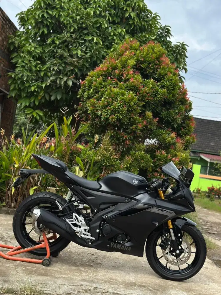 R15 KM BARU 200 PERAK KONDISI SEPERTI BARU ,2025 AKHIR 2 BULAN PAKAI