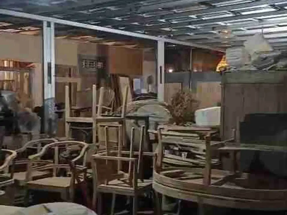 over sewa Gudang atap rangka baja 2,3 are d Pura demak Denpasar