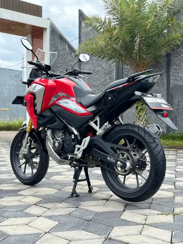 15 Km Honda CB 150X CBX Merah Silver 2024 Like New Koko Motor
