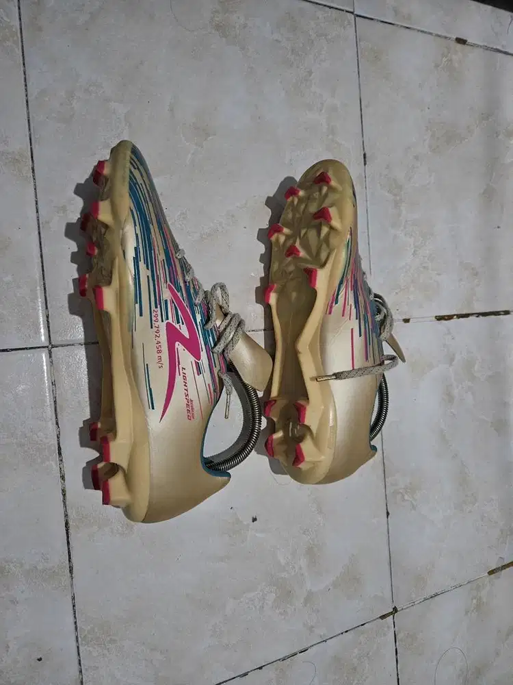Sepatu bola specs Ls reborn