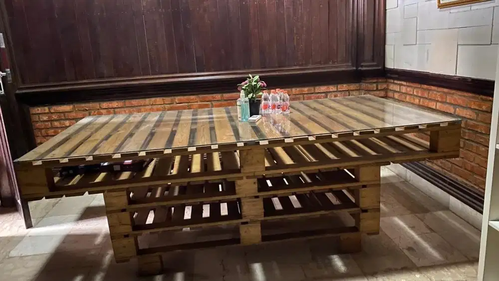 Meja Meeting Kayu dan Kaca